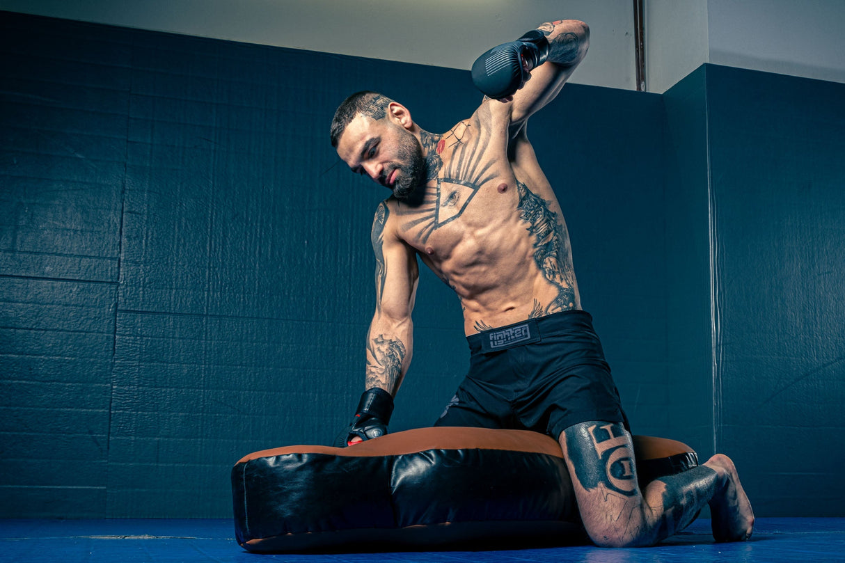 Kampfpuppe für MMA – schwarz/grün