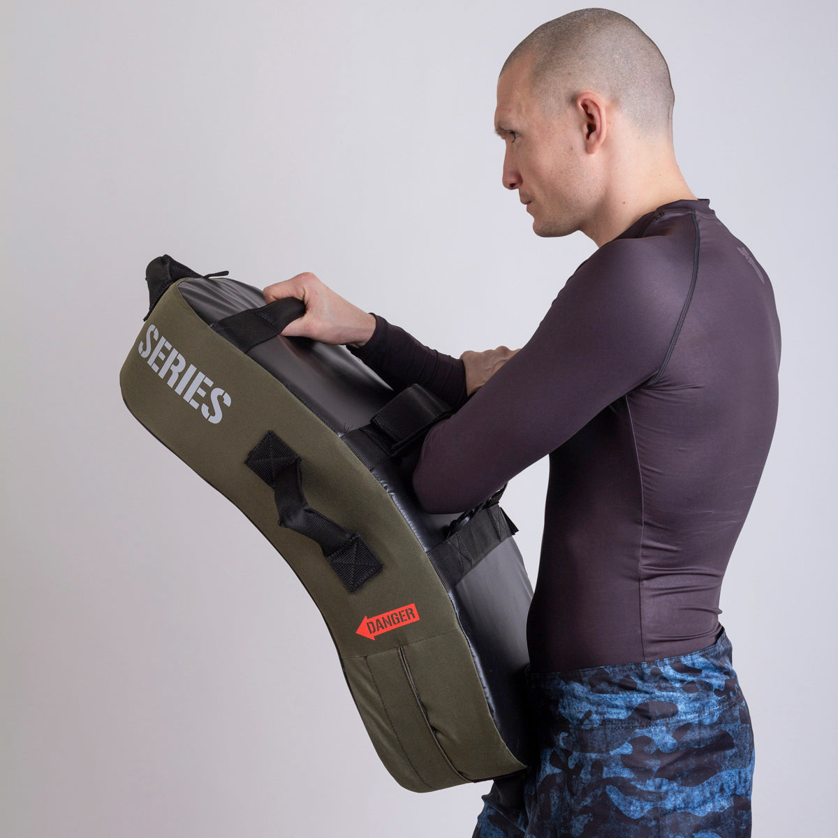 Fighter Kicking Shield – MULTI GRIP – Tactical Series – armeegrün, FKSH-15