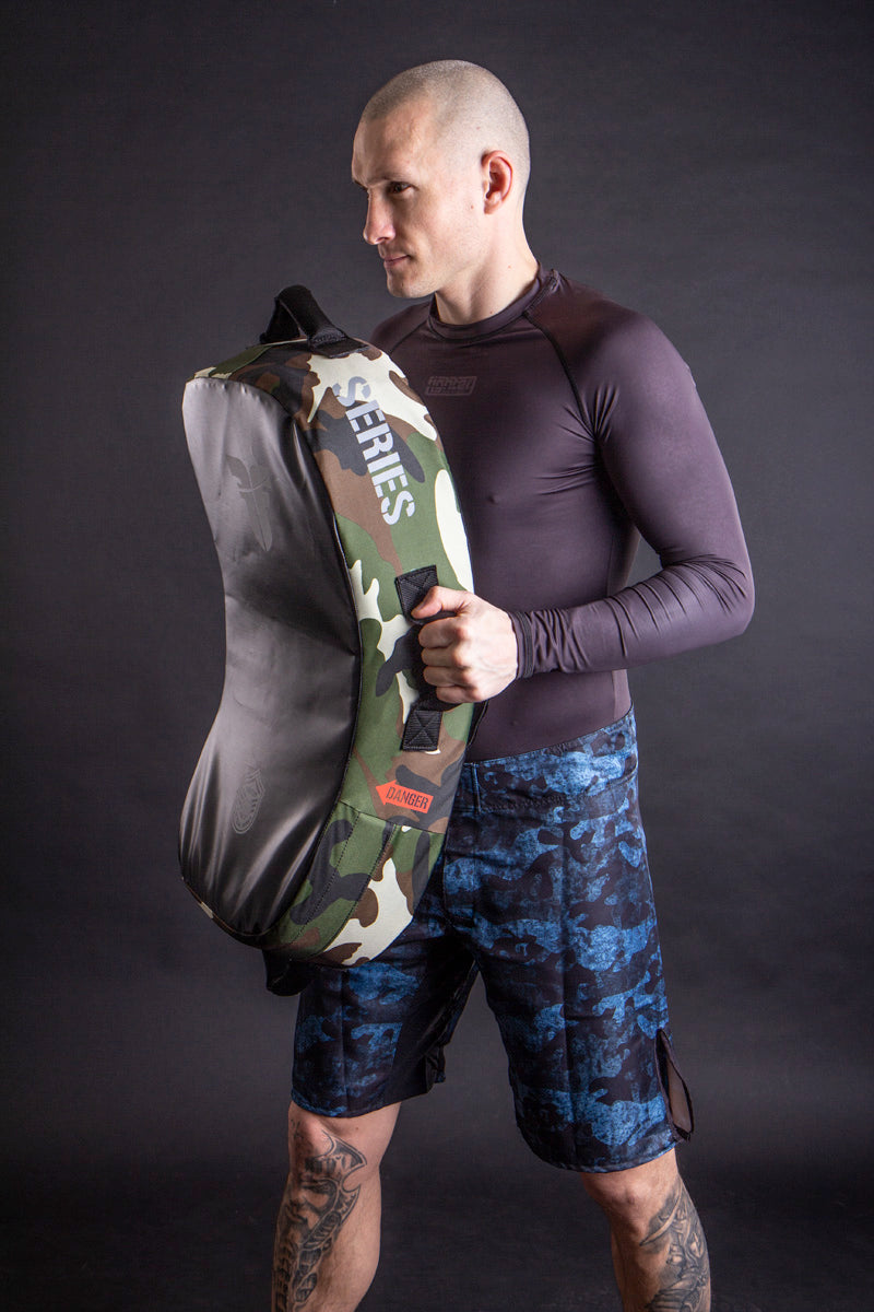 Fighter Kicking Shield – MULTI GRIP – Tactical Series – schwarz/Camouflage, FKSH-14