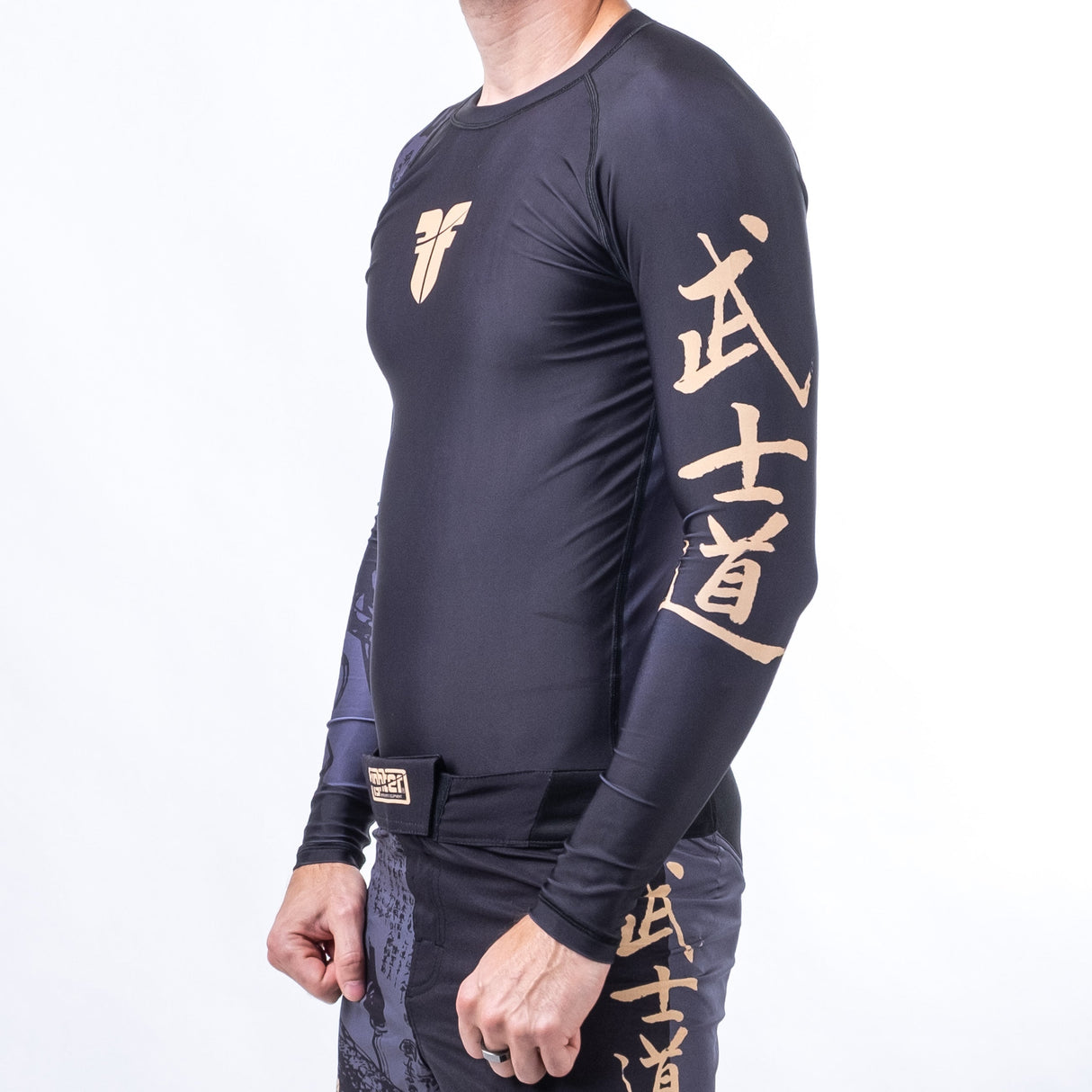 Fighter Rashguard Samurai mit langen Ärmeln – schwarz/gold, FRSG-SAM-01-LS