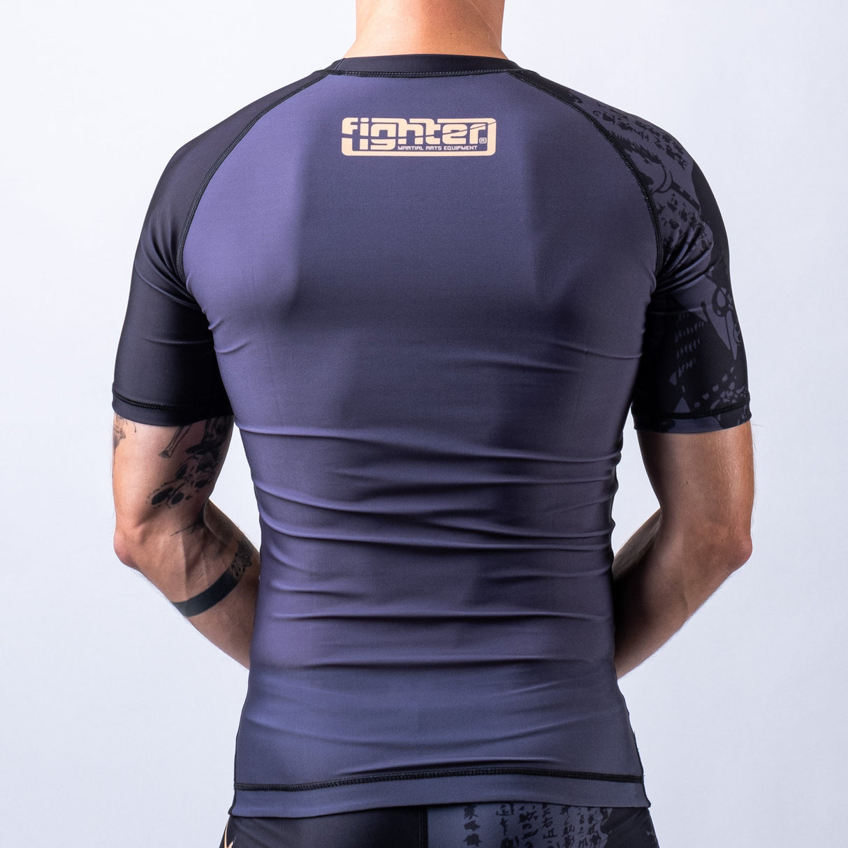 Fighter Rashguard Samurai mit kurzen Ärmeln – schwarz/gold, FRSG-SAM-01-SS