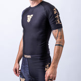 Fighter Rashguard Samurai mit kurzen Ärmeln – schwarz/gold, FRSG-SAM-01-SS