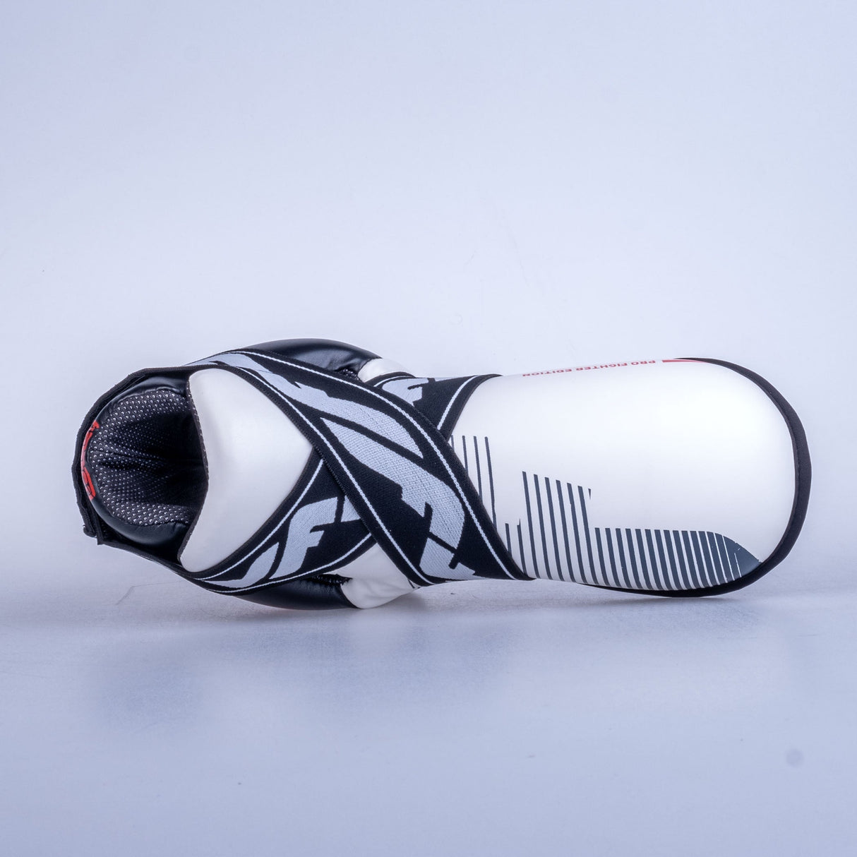 Fighter Fußschützer PRO – weiß/schwarz, JE1455-PRO-0102