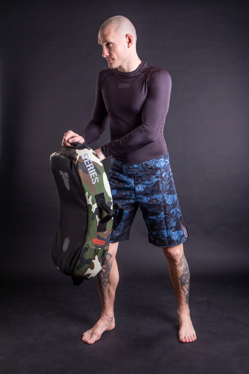 Fighter Kicking Shield – MULTI GRIP – Tactical Series – schwarz/Camouflage, FKSH-14